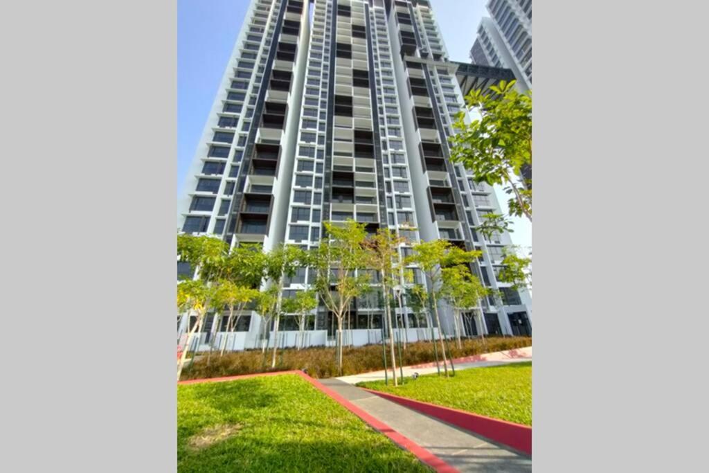 Astetica Pool & Lake View High Floor 100Mbps Wifi Netflix 史里肯邦安 外观 照片