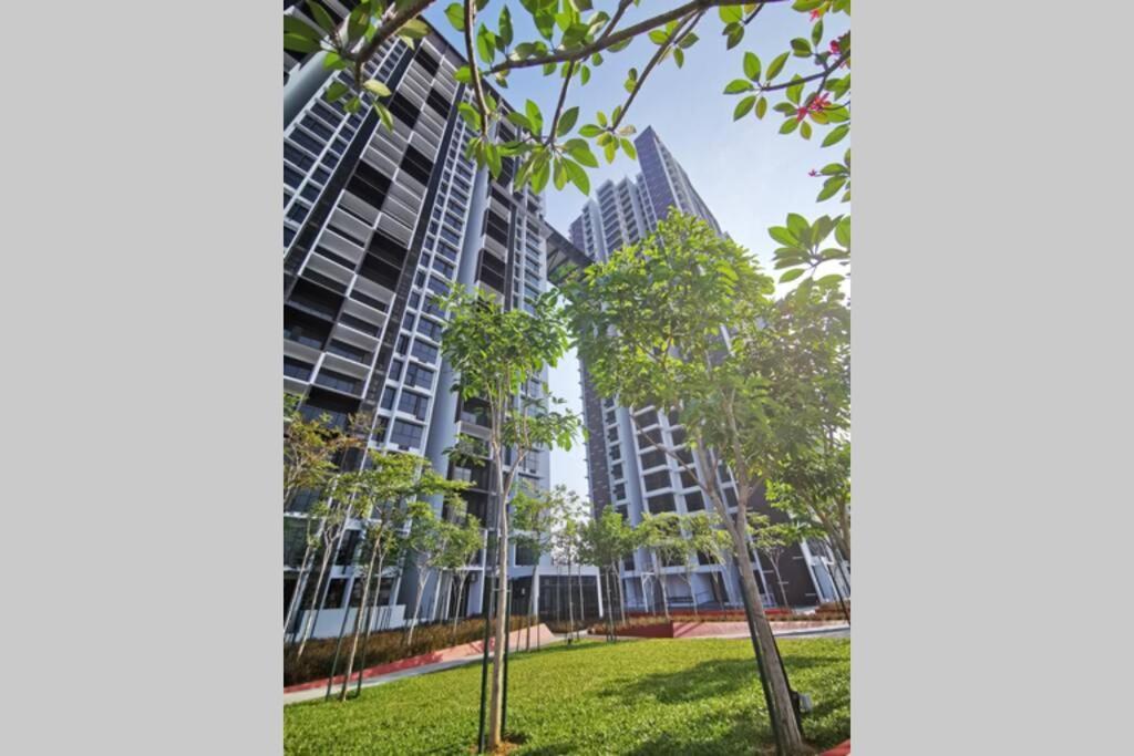 Astetica Pool & Lake View High Floor 100Mbps Wifi Netflix 史里肯邦安 外观 照片