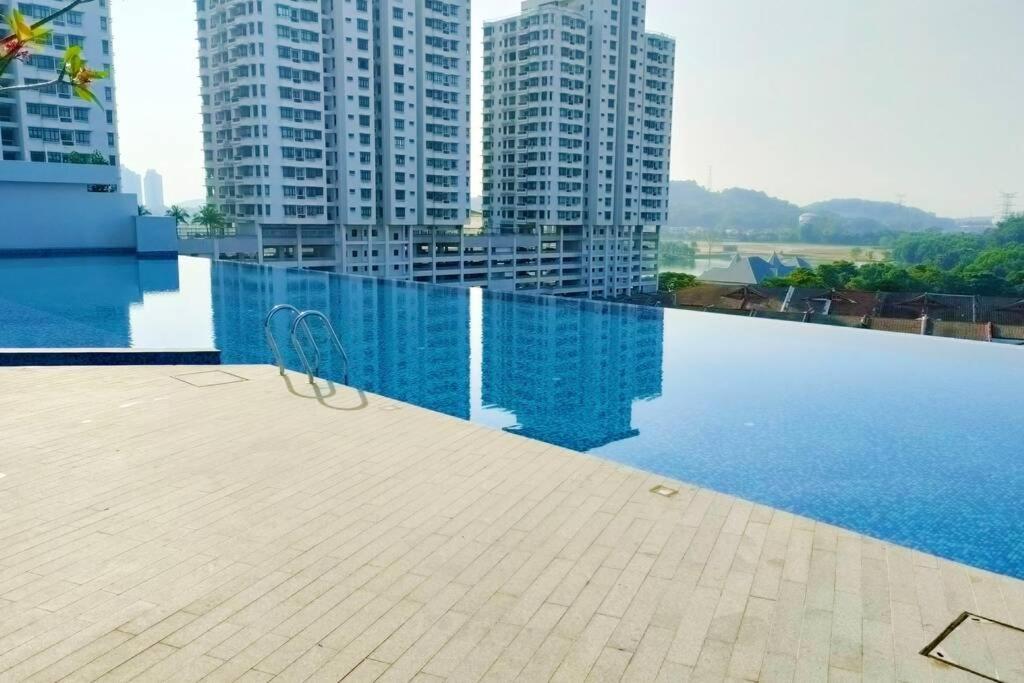 Astetica Pool & Lake View High Floor 100Mbps Wifi Netflix 史里肯邦安 外观 照片